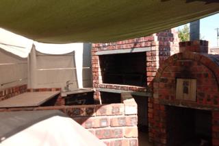  Bedroom Property for Sale in Uitsig Western Cape